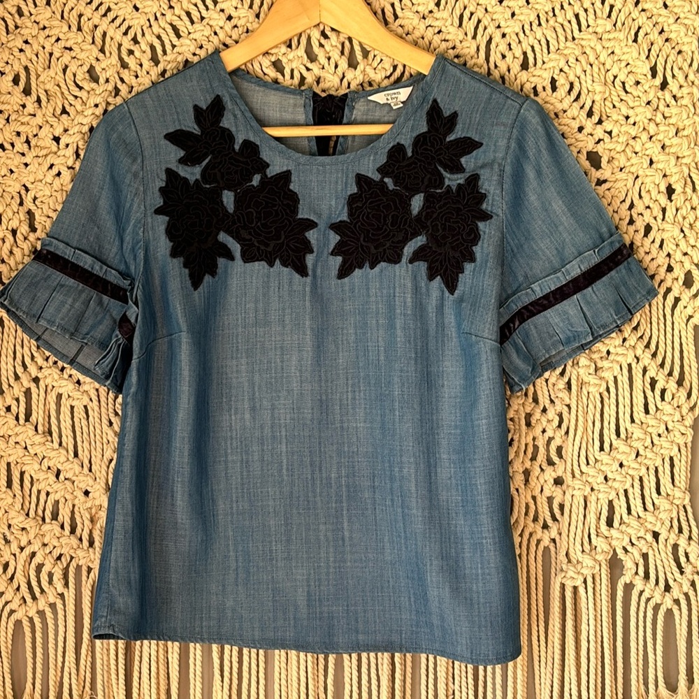 Crown & Ivy Blue Applique Short Sleeve Ruffle Blouse Shirt